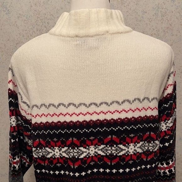 Holiday Christmas Sweater - Picture 2 of 9